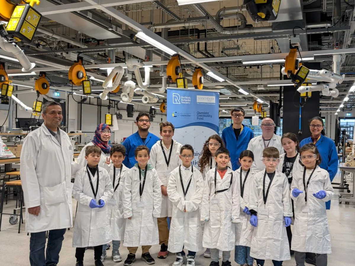 Syrian refugee school children at chemistry workshop with Manchester Uni staff Syrian refugee school children at chemistry workshop with Manchester Uni staff