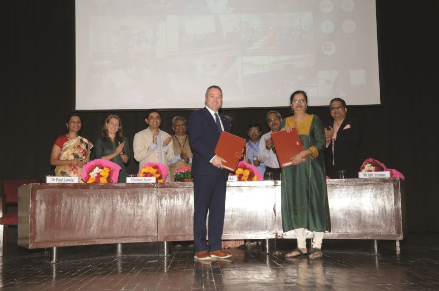 Royal Society of Chemistry Chief Operating Officer Paul Lewis and CISR Director General Dr N Kalaiselvi