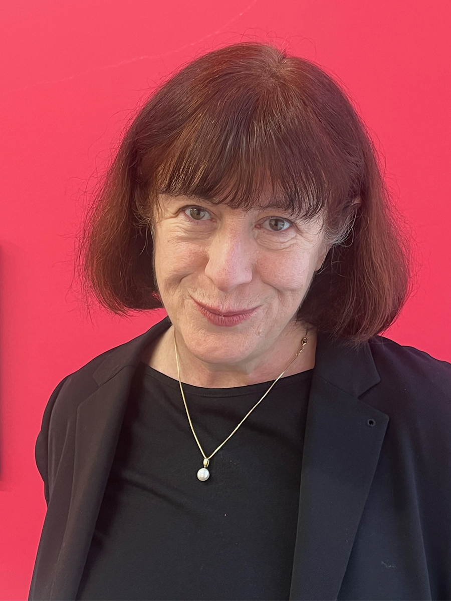 Headshot of Caroline Dessent