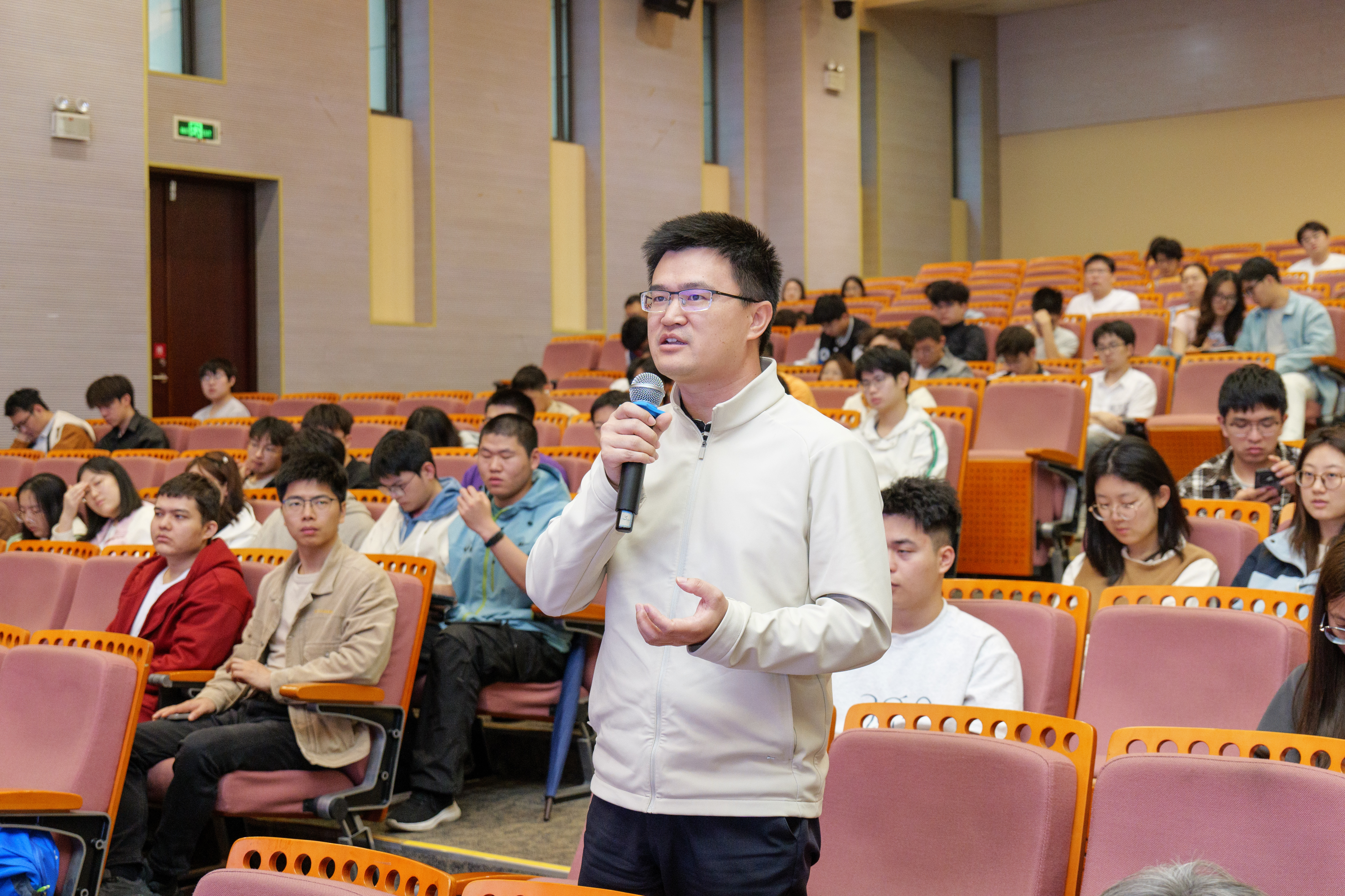 2026 Southwest China Campus Show (1) a man holding a microphone in front of a group of people