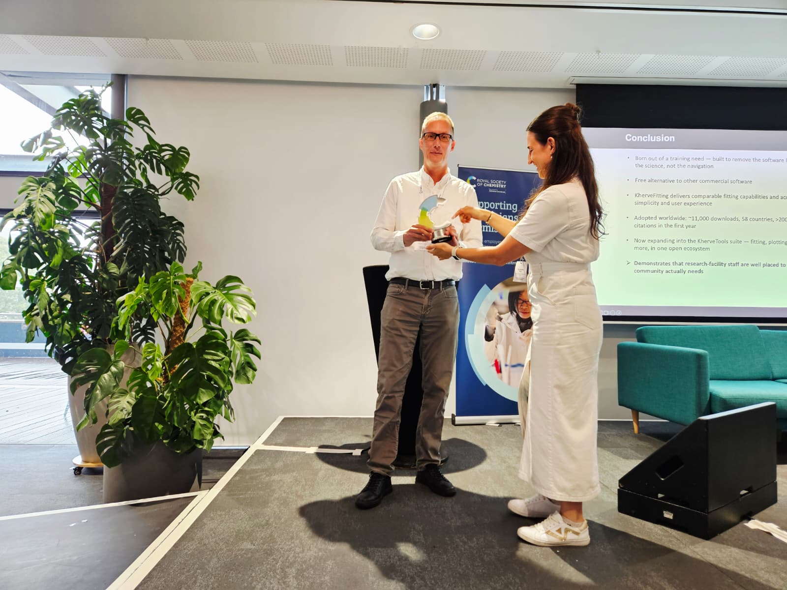 Dr Gwilherm Kerherve (left) receives his RSC Technical Excellence Prize from Catherine Perry, of the Royal Society of Chemistry