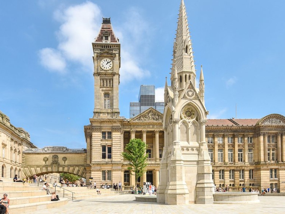 Birmingham museum and art gallery building with blue sky