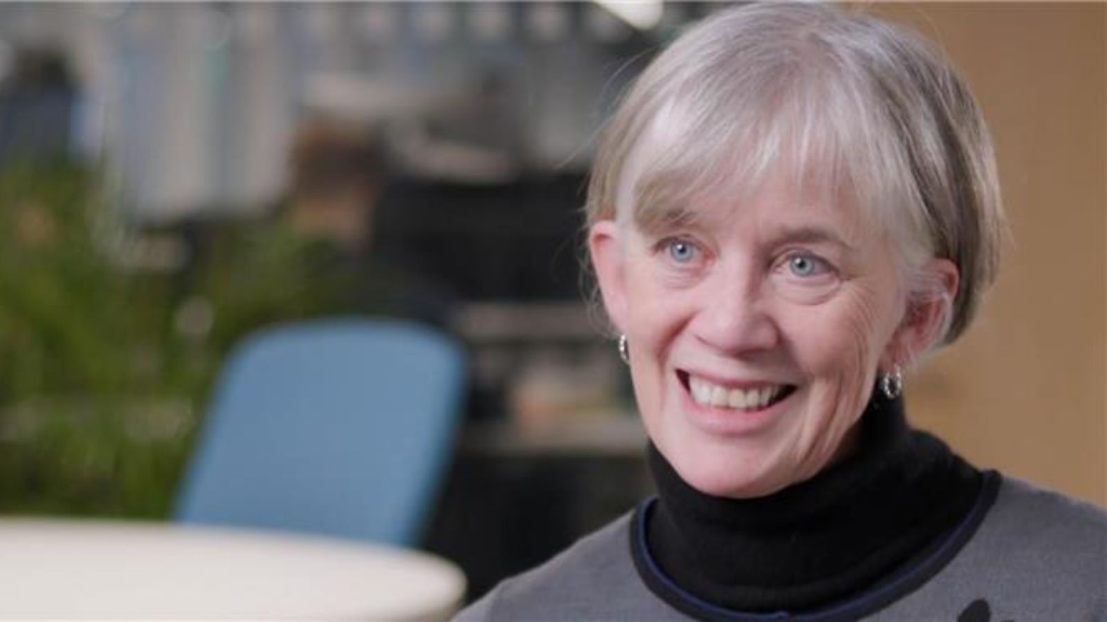 Photo of Professor Dame Angela McLean