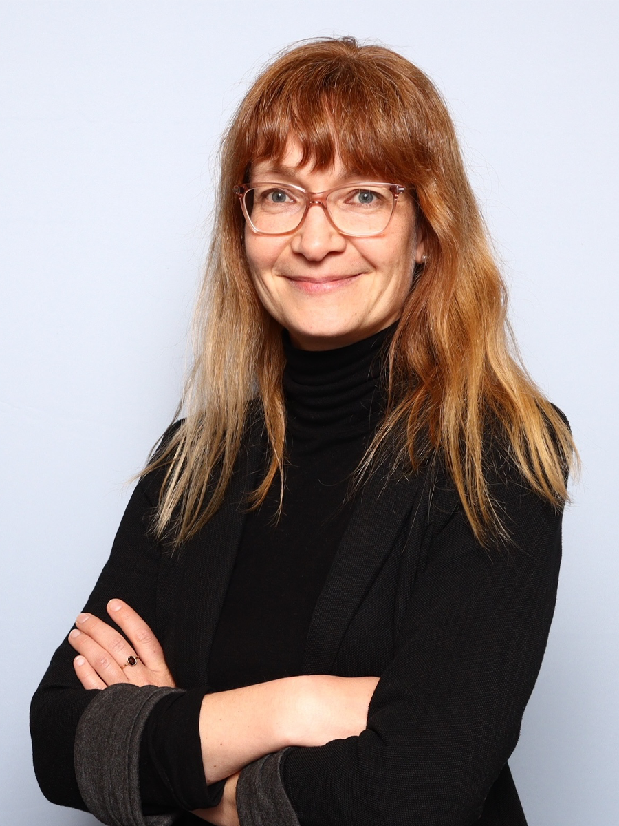 Headshot of Carolin Sutter-Fella