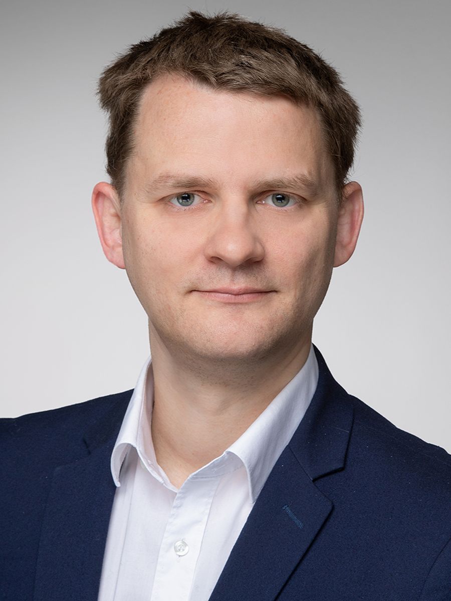  Ulf-Peter Apfel headshot looking to camera in white shirt and black suit jacket