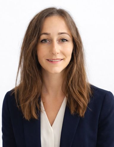 Headshot of Aisling Ní Cheallaigh