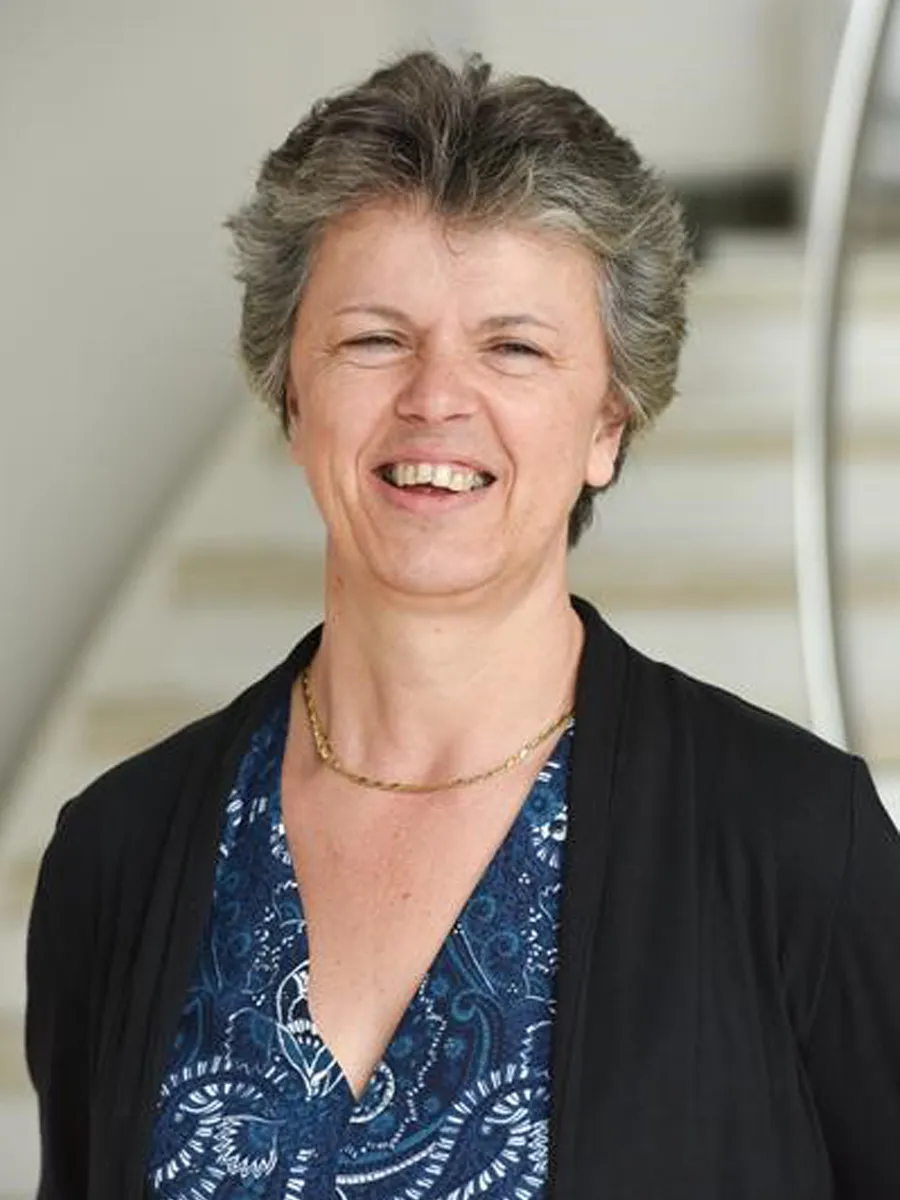 5868_gill-reid-f2c_800.jpg A portrait photo of a smiling Professor Gill Reid