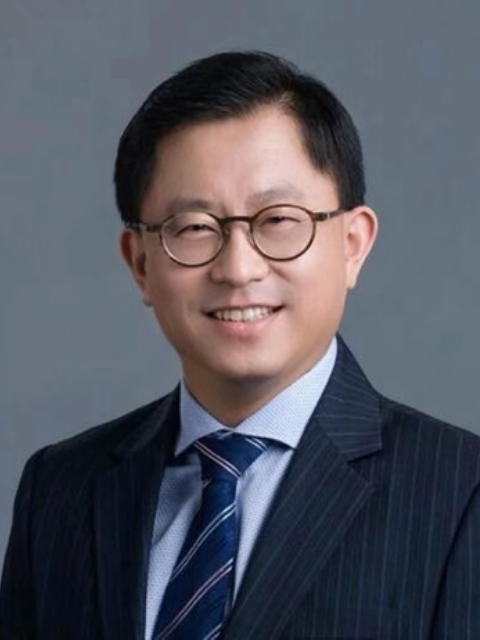 headshot of Quanhong Yang