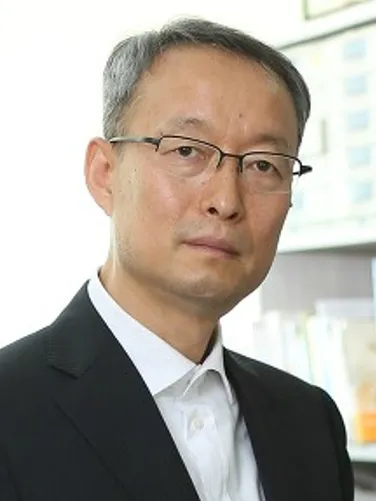 Ungyu Paik (900 x 1200) Head shot of Ungyu Paik