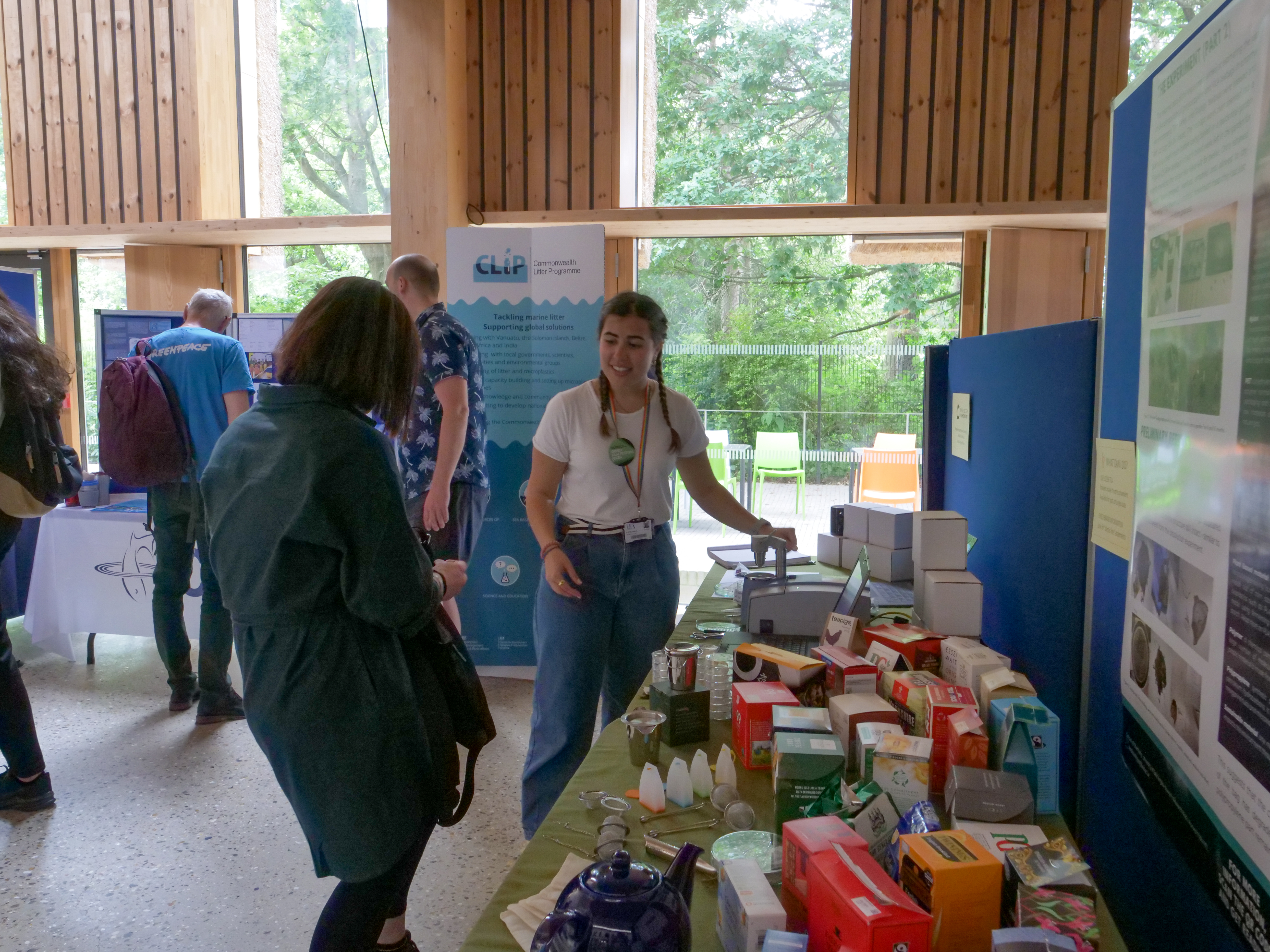 Elettra Spandola (UEA MSc student) discussing hidden plastic in teabags