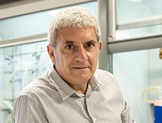 Professor Eduardo Peris