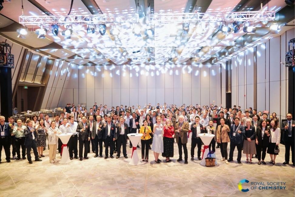 RSC President’s Reception in China Hundreds of people face towards the camera and smile at the front of a huge ballroom
